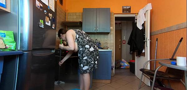  Cleaning kitchen